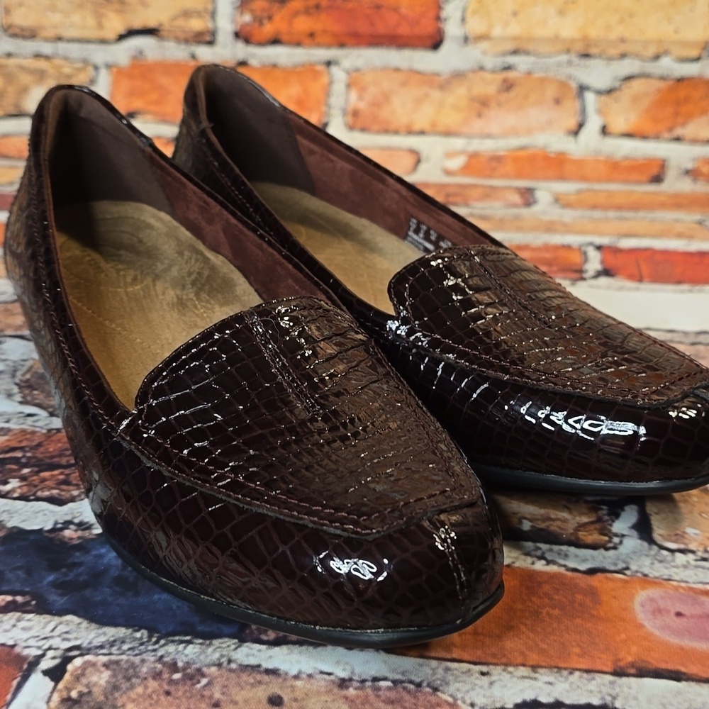 Clark's Timeless Fark Brown Crocodile Pattent Leather Slip On Loafer Size 9W